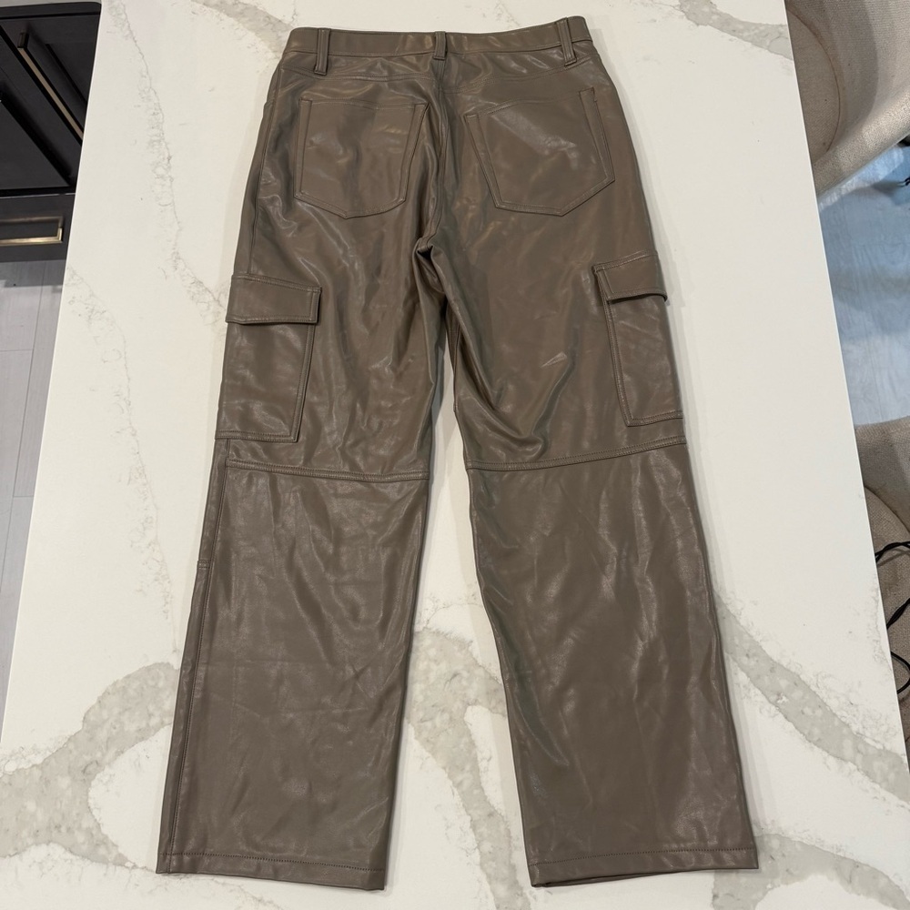 Abercrombie & Fitch Vegan Leather The 90’s Relaxed Cargo HighRise Jean Womens 14 - Picture 7 of 9
